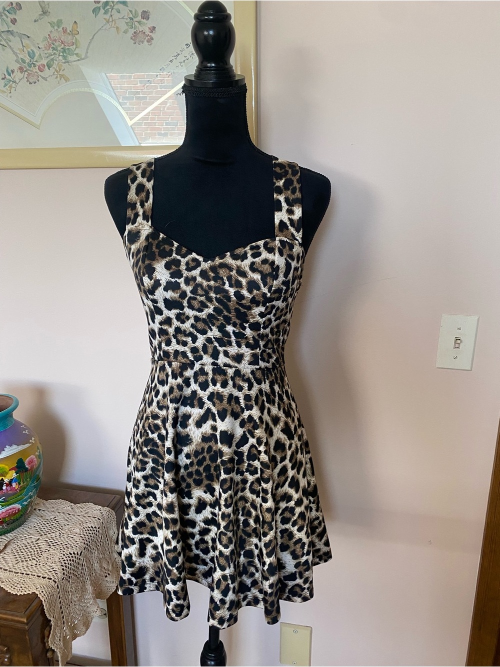 NEVER WORN Leopard Print XS BEBE Sundress with Criss Cross Back -White/Tan/Black
